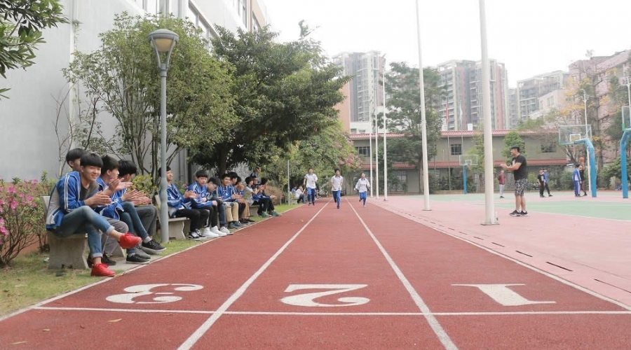 學(xué)生百米競賽